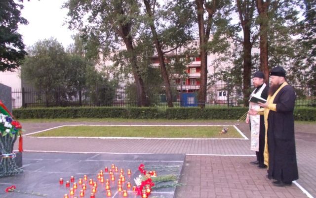 Лития на территории Покровского мемориала города Смоленска